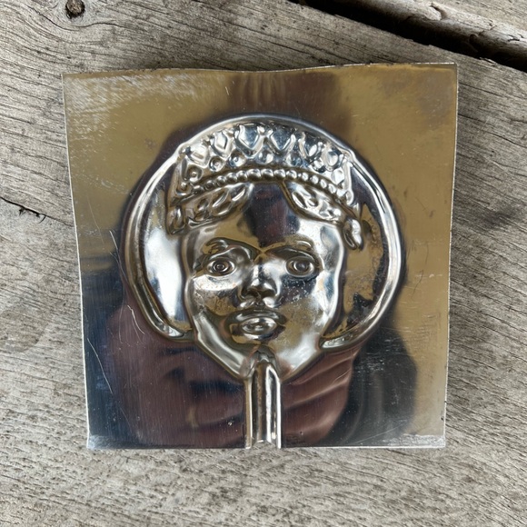 Vintage tin/ metal 4”x 3 1/2” Candy/sucker/chocolate mold in Lorann shape used. - Picture 1 of 6